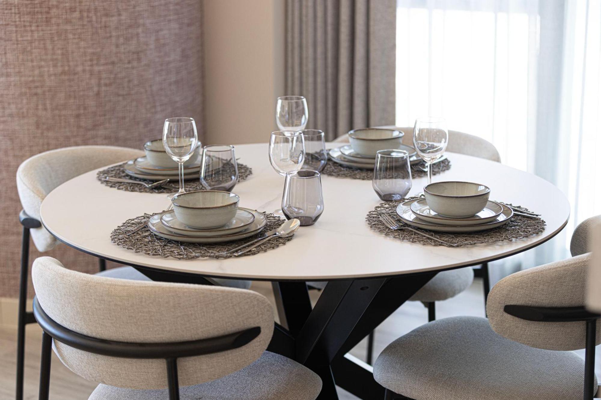 Amazing Oasis 1500 Sqft View Amenities Apartment